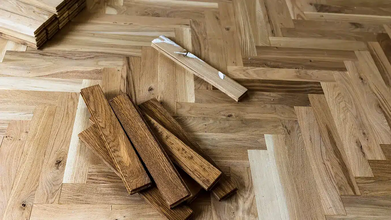 Parkettverlegung in Fischgrätmuster in München, ausgeführt von AS Renovierung.